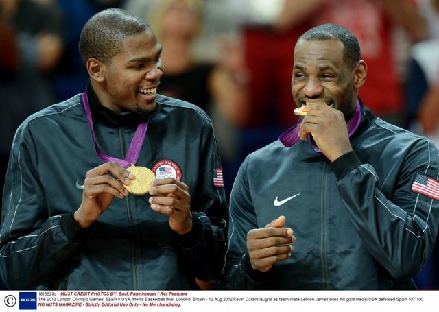 坐着哭泣 坐着哭泣